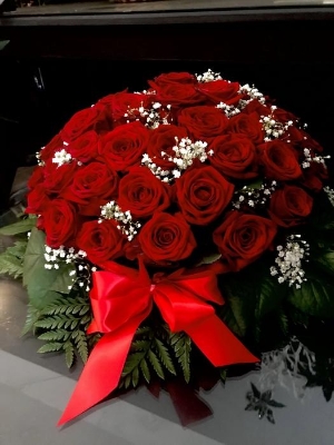 red rose posy