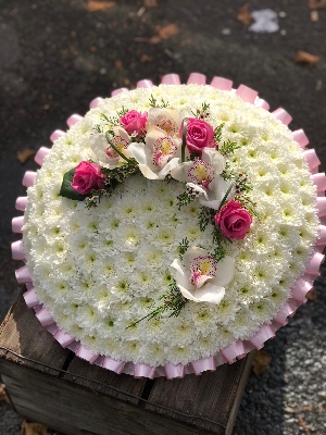 Pink rose and orchid posy pad